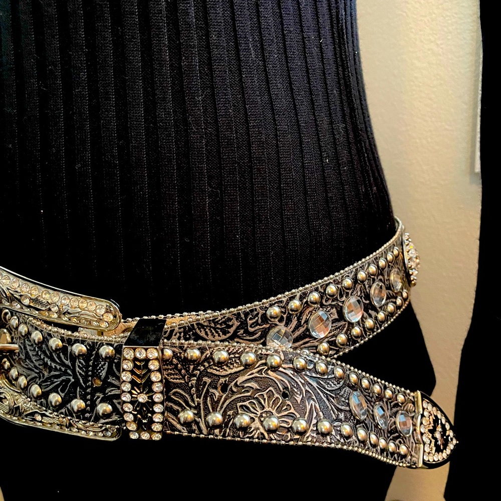 Blazin Roxy rhinestone studded belt. Size M